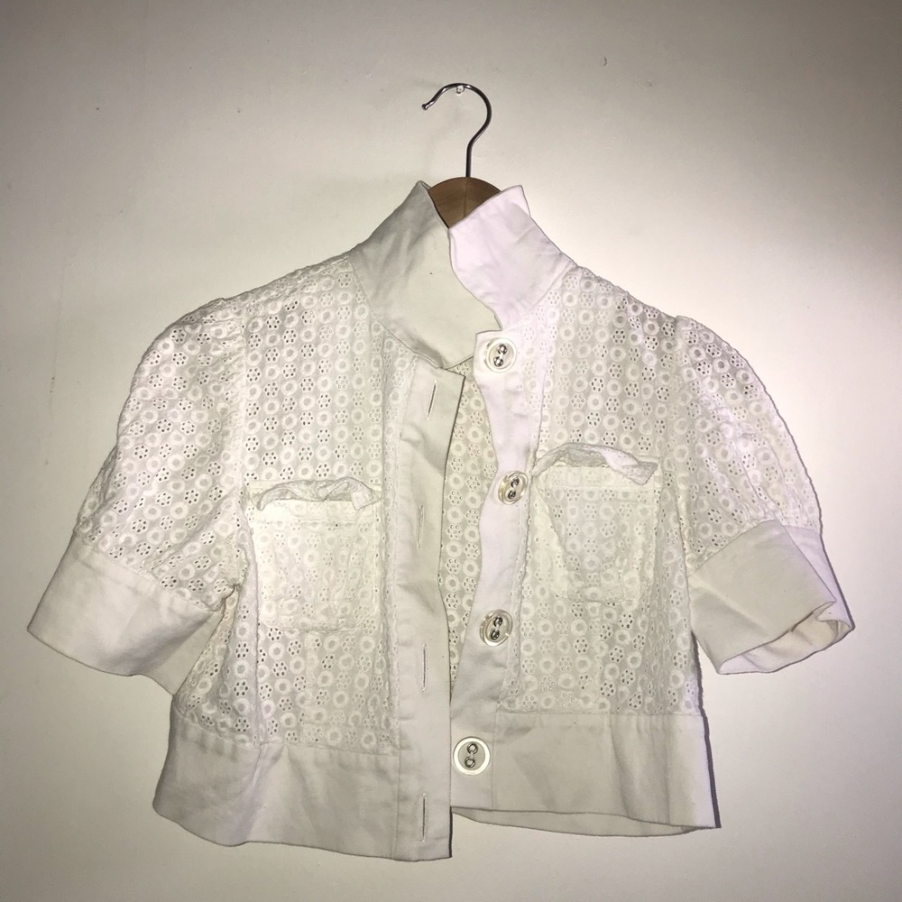White top/short sleeve jacket eyelet